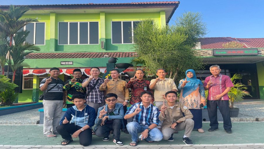 Tiga Siswa MAN 1 Bandarlampung Ikuti Lomba Debat Isu Publik Terkini