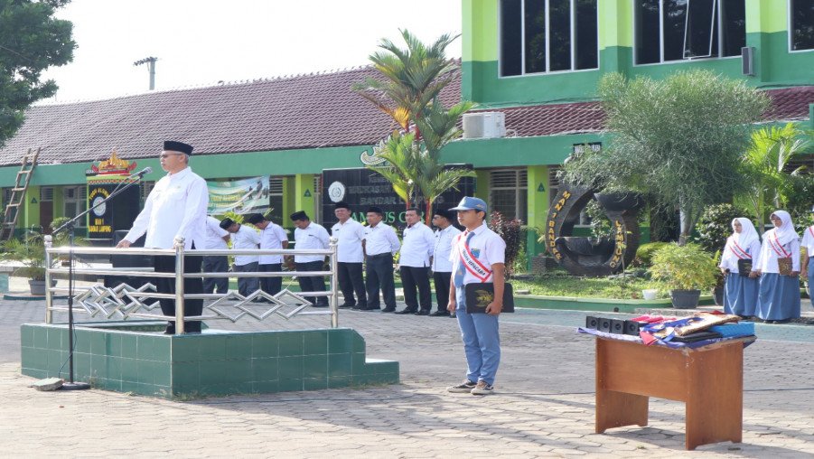 Upacara Bendera 31 Oktober 2022  di  MAN 1 Bandar Lampung