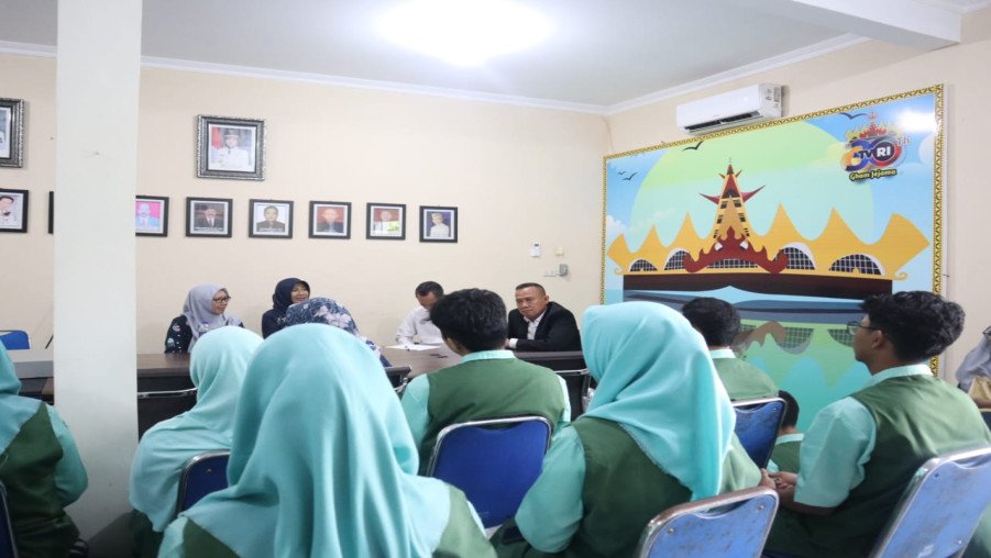 Perluas Wawasan, Siswa Kelas XI Unggul Jurusan Bahasa MAN 1 Bandar Lampung Kunjungi TVRI Lampung