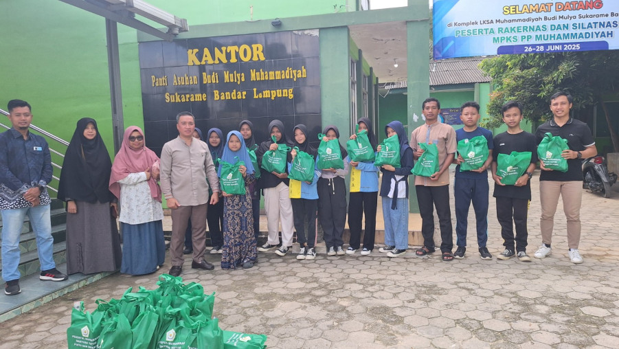 Semarakkan Program Peaceful Muharram Lebaran Yatim dan Penyandang Disabilitas, MAN 1 Bandar Lampung Gelar Bakti Sosial di Panti Asuhan
