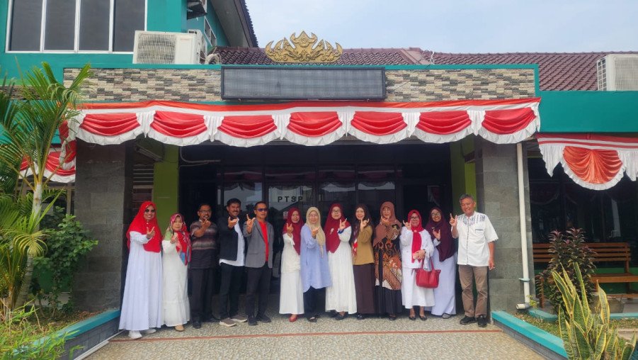 Kunjungan Kehormatan Prof.Dr.Melor Md Yunus ke MAN 1 Bandarlampung