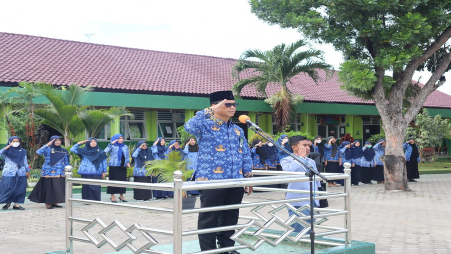 Peringati HUT KORPRI ke-51, MAN 1 Bandar Lampung Gelar Apel Pagi