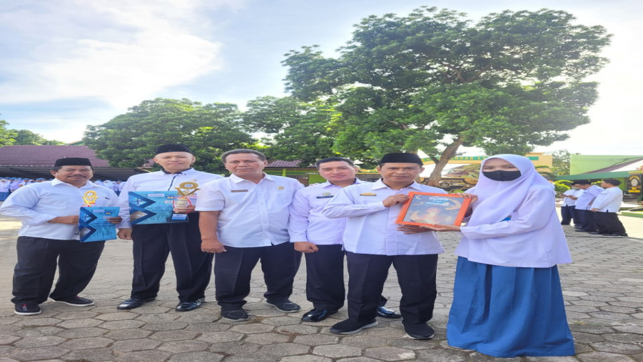 Siswi MAN 1 Bandar Lampung Juara 1 Poster Digital Tingkat Nasional
