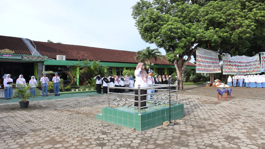 Penegasan Kedisiplinan Melalui Upacara Bendera di MAN 1 Bandar Lampung