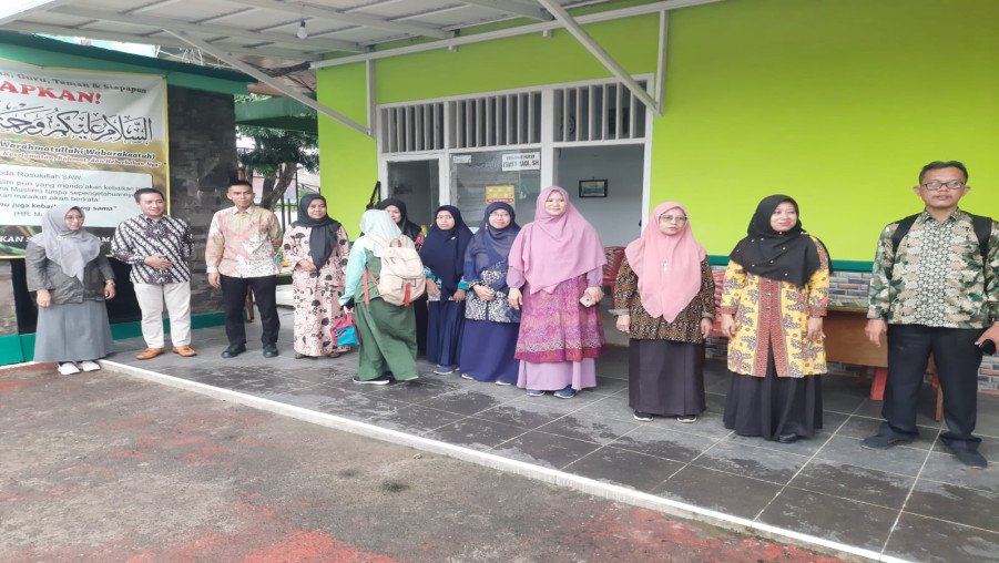 MAN 1 Bandarlampung Budayakan Salaman di Pintu Gerbang Sambut Siswa