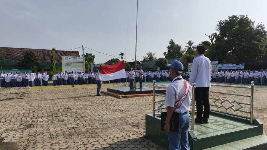 MAN 1 Bandar Lampung Kembali Melaksanakan Upacara Rutin Hari Senin