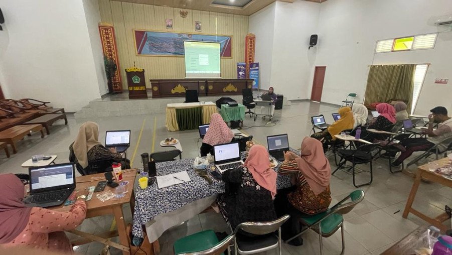 Pelatihan Pembuatan Website Blog Part 2 sebagai Penunjang Media Pembelajaran bagi Guru MAN 1 Bandar Lampung