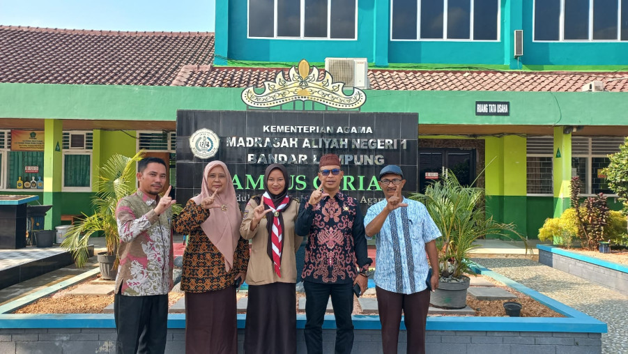 Siswi MAN 1 Bandarlampung Ikuti  Kemah Pertinas Bakti Husada