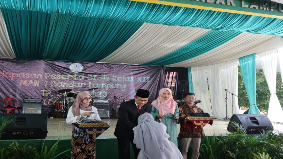 Pelepasan Siswa/i kelas XII MAN 1 Bandar Lampung tahun ajaran 2022/2023
