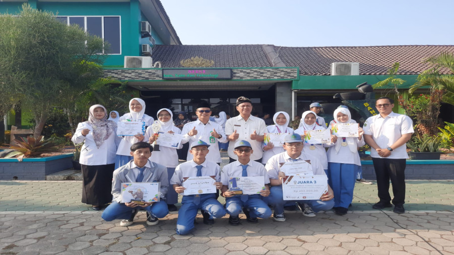 Tim Karate MAN 1 Bandarlampung Raih Medali Emas