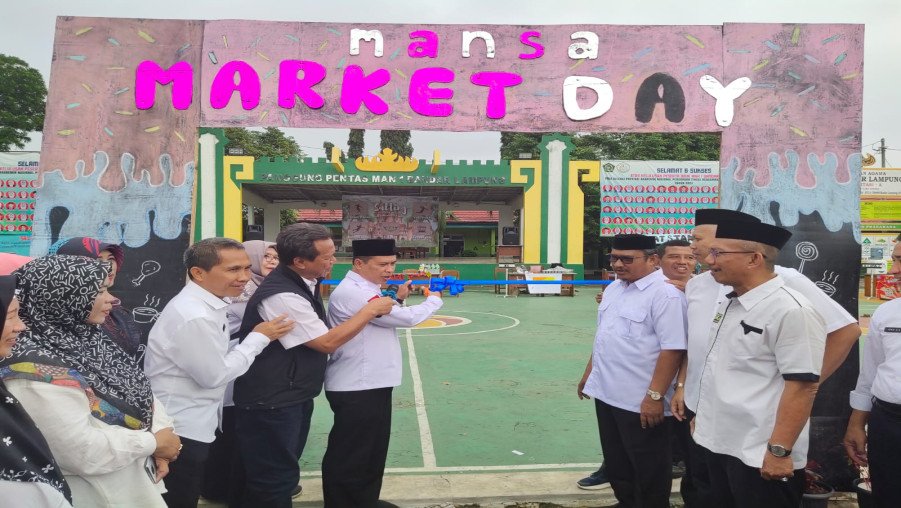 Jelang Bagi Rapor, MAN 1 Bandar Lampung Gelar Class Meeting dan Market Day