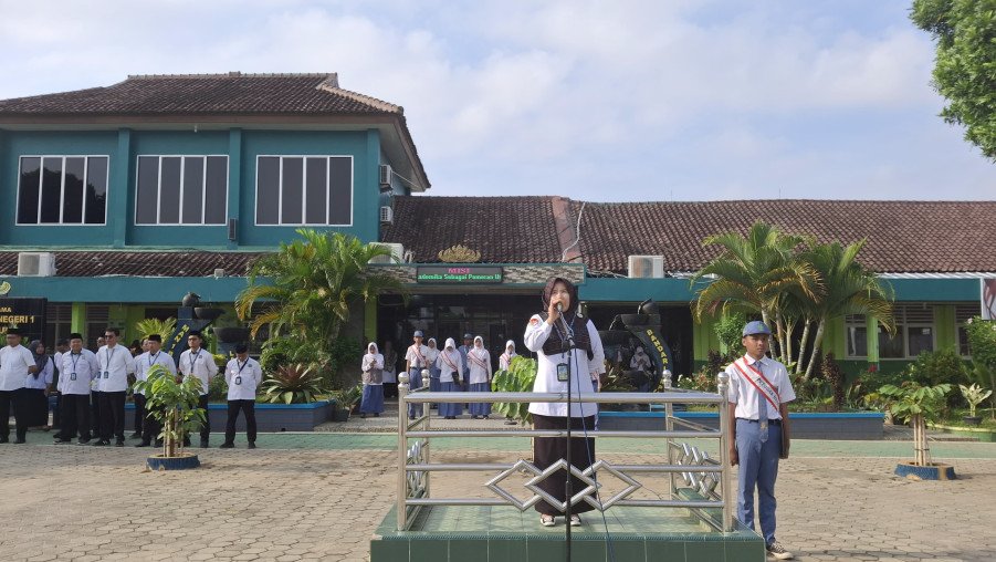 Upacara Bendera Hari Senin,13 Oktober 2025 MAN 1 Bandar Lampung Begini Pesan Pembina Upacara