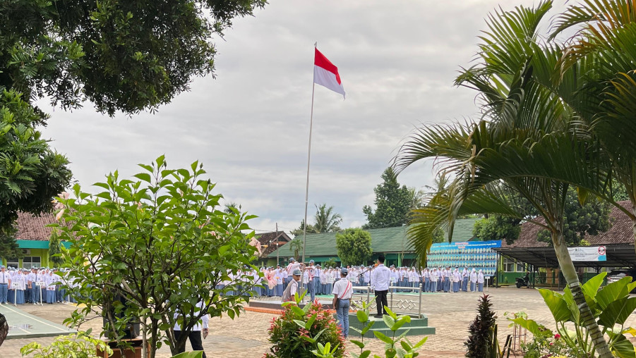 Upacara Bendera Rutin Hari Senin