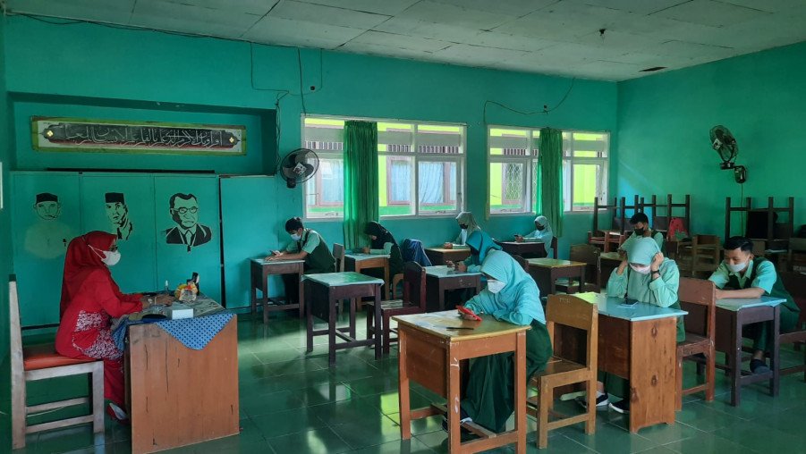 MAN 1 Bandar Lampung Selenggarakan PAT Berbasis Android