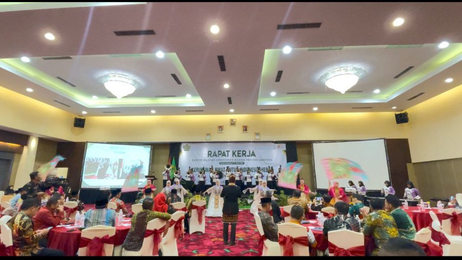 Marching Band Citra Bahana Madaliyansa Tampil Memukau pada Pembukaan Raker Kemenag Provinsi Lampung