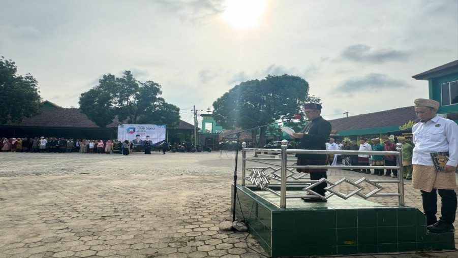 MAN 1 Bandarlampung Peringati Hari Guru Nasional ke-79