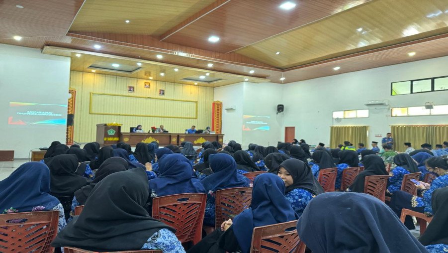 Rapat Pleno Kelulusan Siswa Kelas XII MAN 1 Bandar Lampung Tahun Ajaran 2024/2025