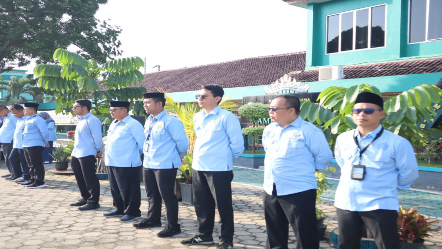 MAN 1 Bandar Lampung Laksanakan Apel Guna Memperingati Hari Kartini
