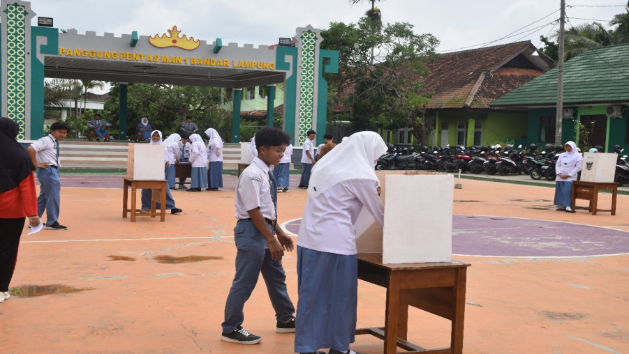 Wujudkan Demokrasi : MAN 1 Bandarlampung Gelar Pemilihan Ketua OSIS