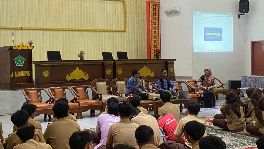 Sosialisasi Institut Tazkia Bogor di MAN 1 Bandar Lampung