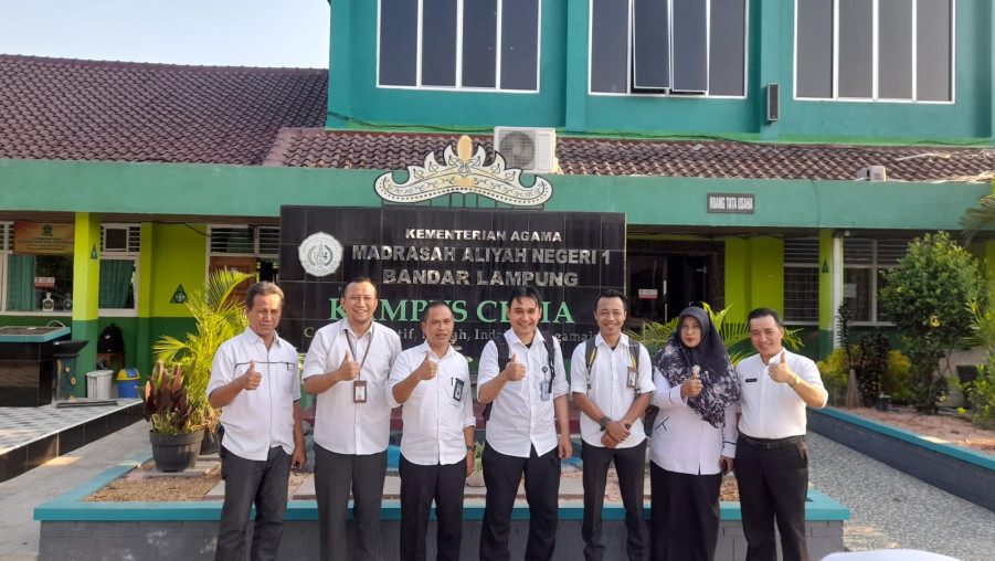 Inspektorat Jenderal Kementerian Agama RI Kunjungi Kantin Halal MAN 1 Bandarlampung