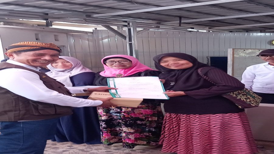 Pelaku Usaha Kantin MAN 1 Bandar Lampung Terima Sertifikasi Halal