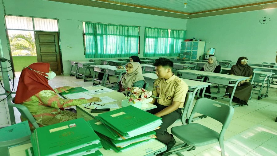 Pembagian Rapor Semester Ganjil Peserta Didik MAN 1 Bandarlampung Tahun Pelajaran 2024/2025