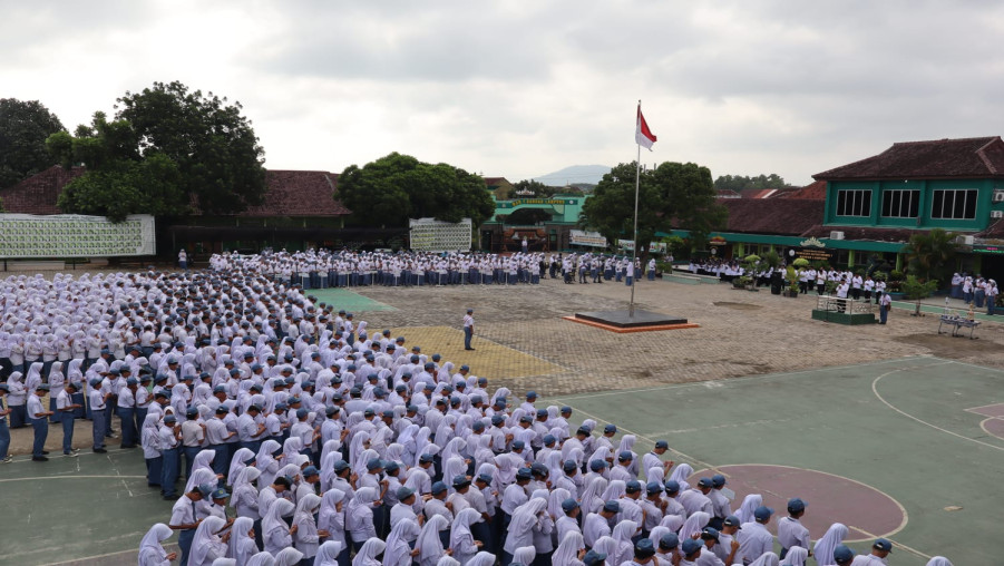 MAN 1 Bandar Lampung Melaksanakan Upacara Rutin Senin Pagi