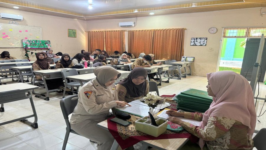 MAN 1 Bandarlampung Laksanakan Pembagian Rapor Semester Gasal Tahun Ajaran 2024/2025