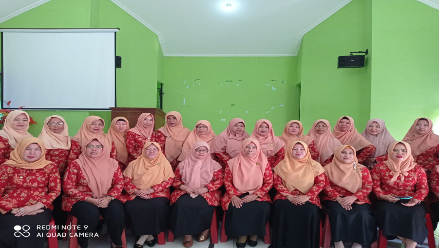 Dharma Wanita Persatuan MAN 1 Bandar Lampung Hadiri Rapat Koordinasi
