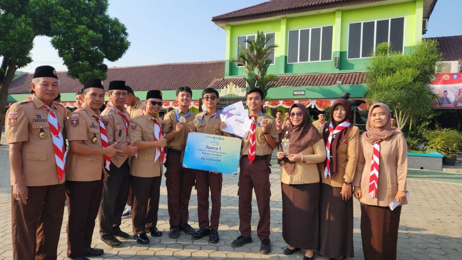 Tim Debat MAN 1 Bandarlampung Raih Juara 1 Lomba Debat Islamic Trending Issues Debate Contest
