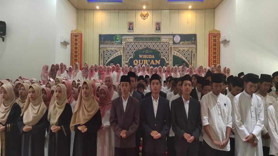 Penuh Haru,461 Peserta Didik MAN 1 Bandarlampung Ikuti Wisuda Tahfizdz