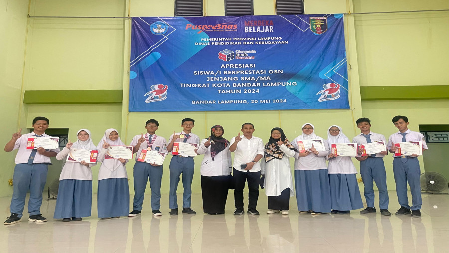 Raih Prestasi OSN-K, 9 Peserta Didik MAN 1 Bandarlampung Terima Penghargaan