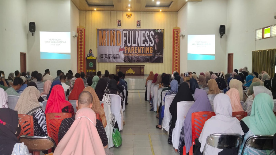 Kegiatan Sosialisasi dan Parenting Program Kelas Unggul MAN 1 Bandarlampung Sinergikan Potensi Madrasah dan Orang Tua