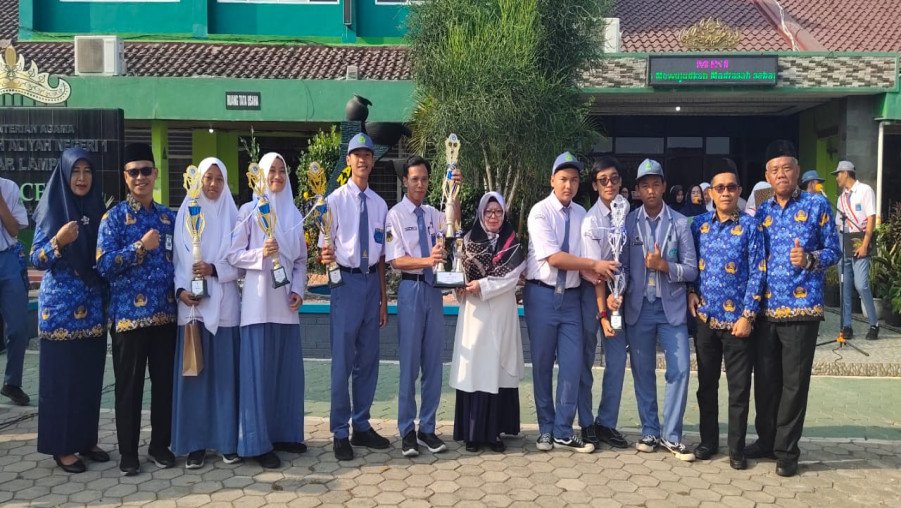 Rohis MAN 1 Bandarlampung Raih Juara Umum pada Polinela Islamic Festival