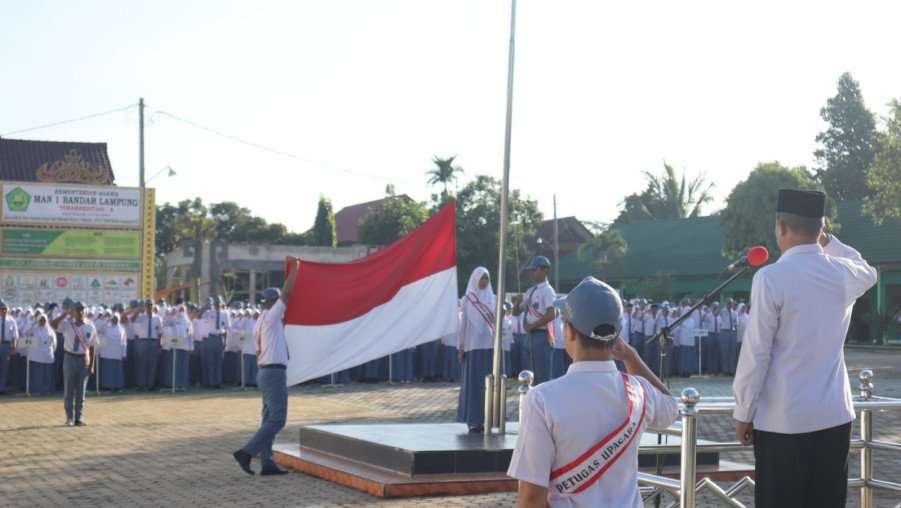 Kegiatan Rutin MAN 1 Bandarlampung Laksanakan Upacara Bendera pada Hari Senin