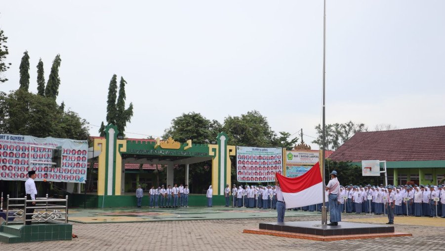 MAN 1 Bandarlampung Gelar Upacara Perdana Semester Genap Tahun Ajaran 2023/2024