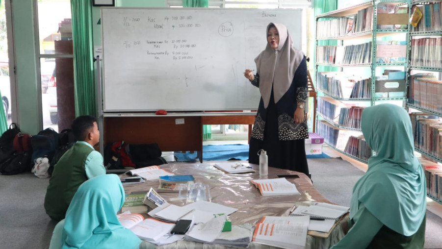 30 Siswa-Siswi MAN 1 Bandar Lampung Ikuti Training Centre KOSSMI