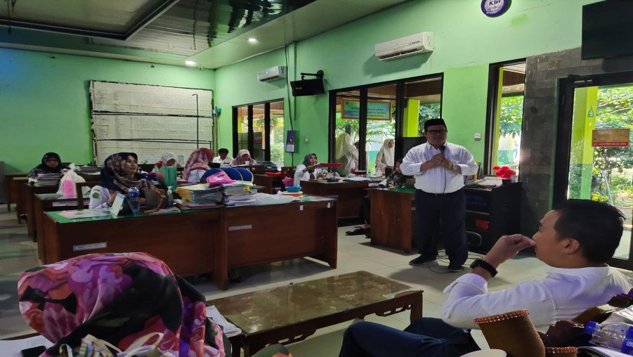 Ketua Panitia PAT MAN 1 Bandar Lampung Gelar Briefing sebelum Ujian Dimulai
