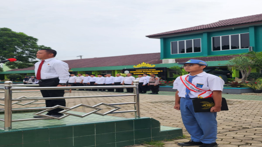 Jadi Pembina Upacara Bendera di MAN 1 Bandarlampung, AKBP Adisastri Ajak Para Siswa Jauhi Kenakalan Remaja