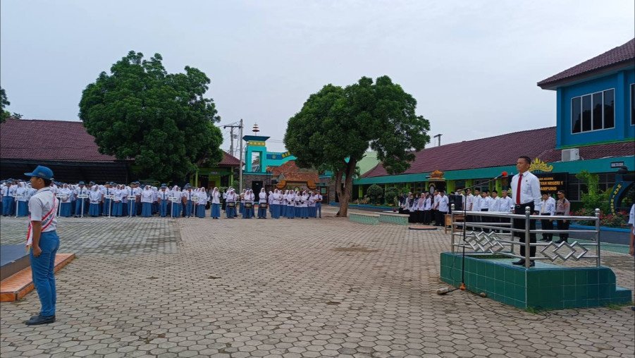 MAN 1 Bandar Lampung Kedatangan Polda Lampung Sebagai Pembina Upacara