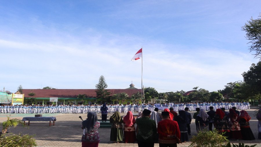 Apel Pagi Hari Pertama Penilaian Akhir Semester Ganjil Tahun Pelajaran 2021/2022 MAN 1 Bandar Lampung