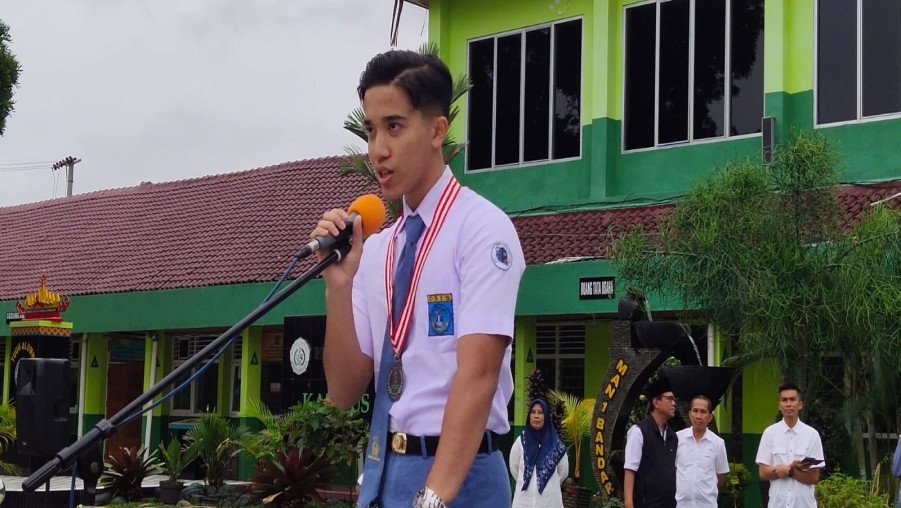 Siswa MAN 1 Bandar Lampung Ukir Prestasi di Internasional Economics Olympad 2023