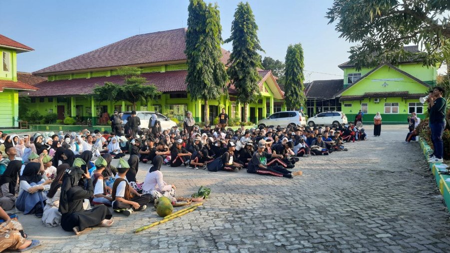 Kelas X Unggul MAN 1 Bandarlampung Ikuti English Adventure