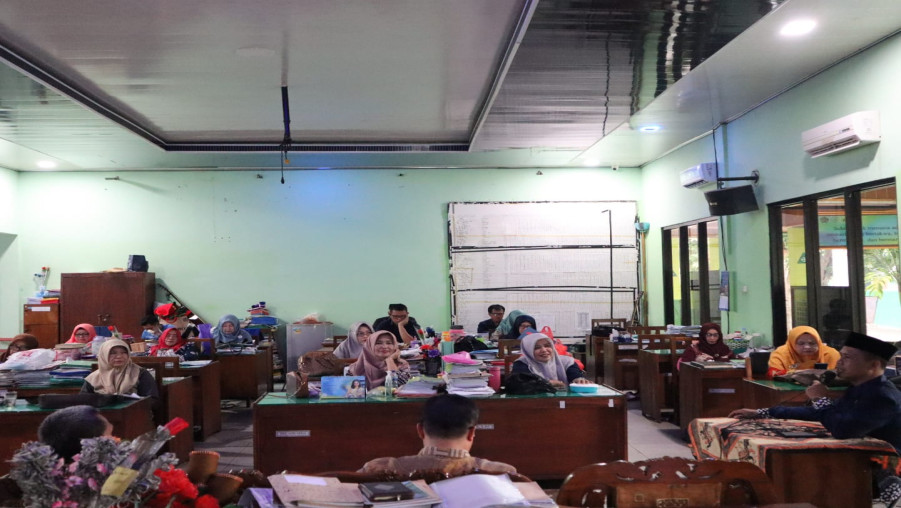 Kepala MAN 1 Bandar Lampung Pimpin Briefing Perdana Pascalibur Lebaran