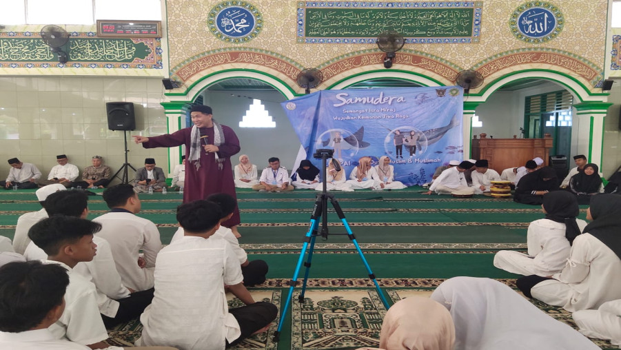 Peingati Isra Miraj 1445 H, MAN 1 Bandarlampung Gelar Pengajian