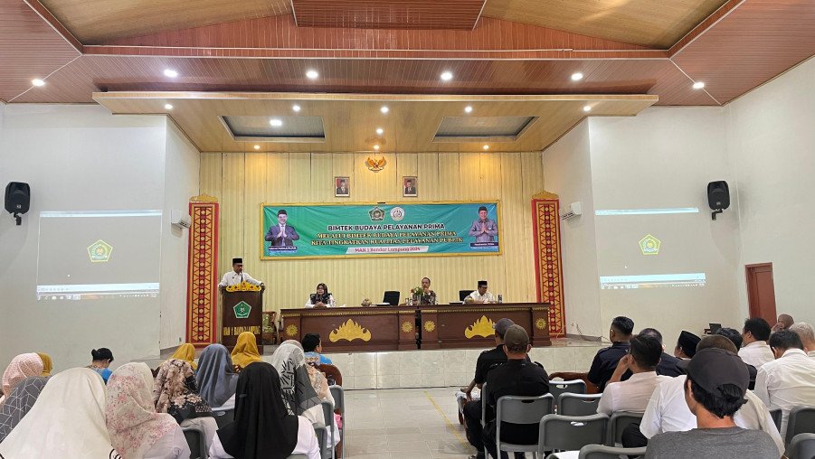 MAN 1 Bandar Lampung Selenggarakan Bimtek Budaya Pelayanan Prima