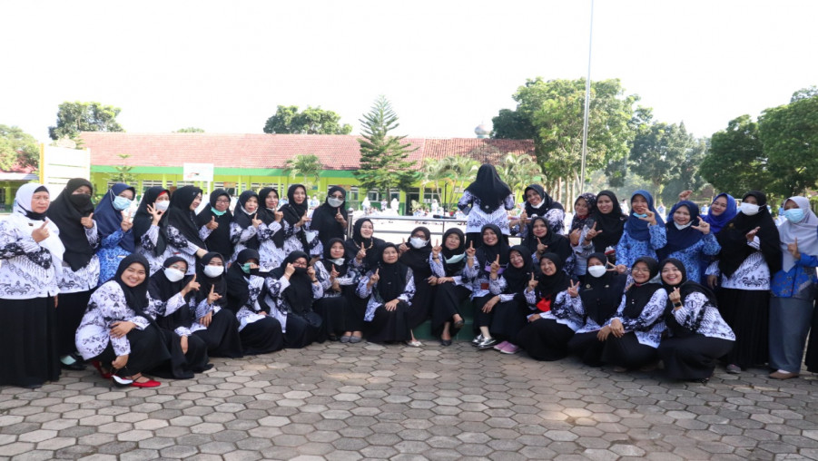 MAN 1 Bandar Lampung Peringati Hari Guru Nasional 2021