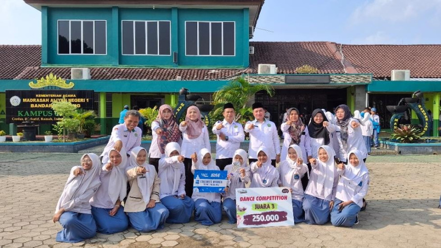 Tim Dance MAN 1 Bandarlampung Raih Juara Axis Nation Cup 2024