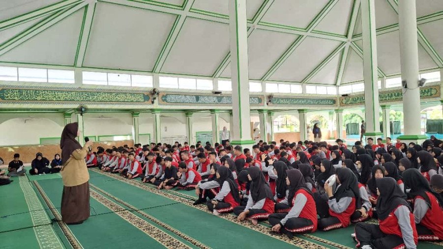 Speech Contest Siswa Kelas X MAN 1 Bandar Lampung Bersama Tutor Garlint, Kampung Inggris
